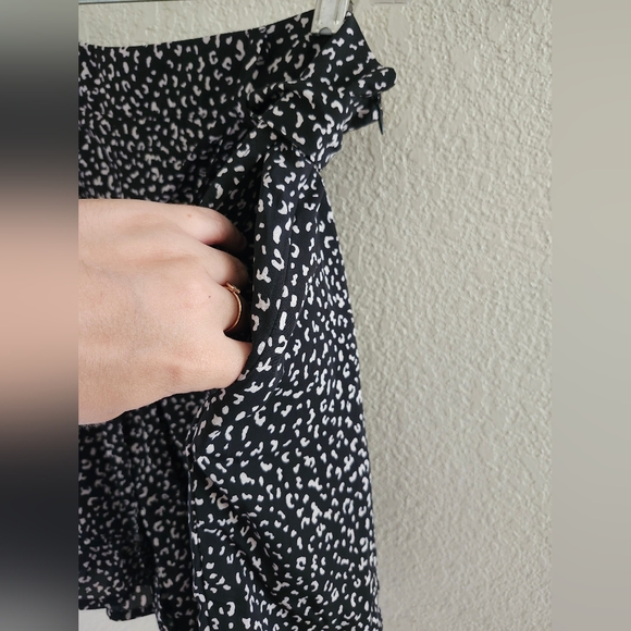 NIP mittoshop "Short Leash Ruffled Shorts - Black" w/ PocketsAnimal Print Sz 1XL - Picture 9 of 13